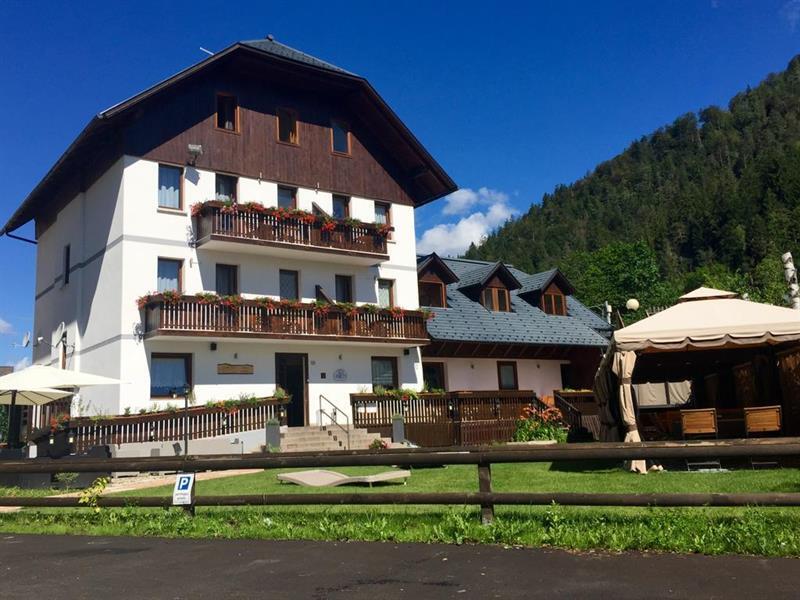 Hotel Tarvisio Four Seasons Екстериор снимка