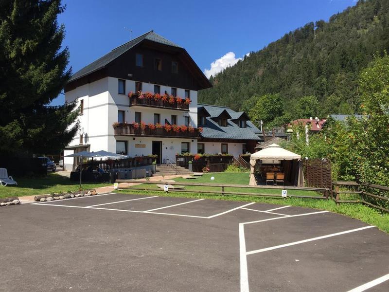 Hotel Tarvisio Four Seasons Екстериор снимка
